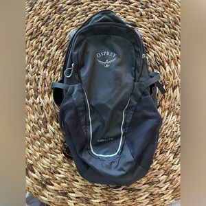 Osprey Daylite pack. Perfect for a day trip. Made of water wicking material.